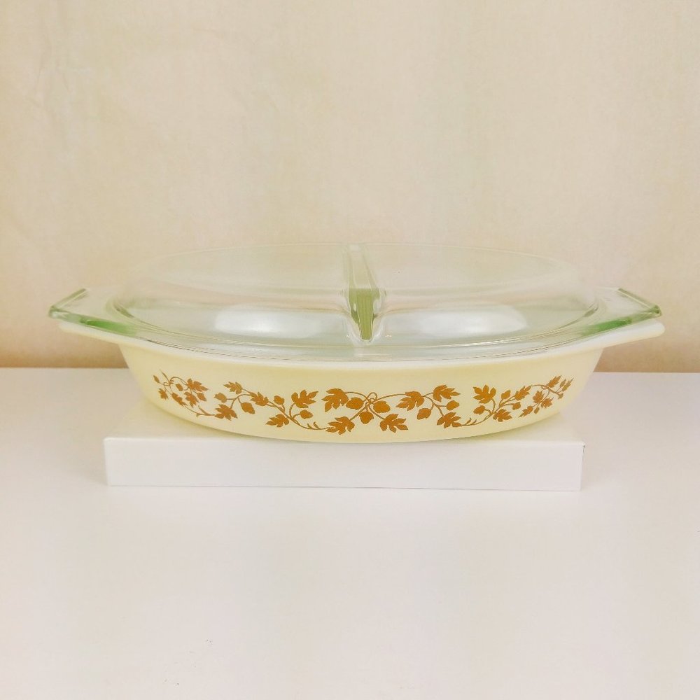 VTG PYREX GOLDEN ACORN GLASS DIVIDED DISH W LID